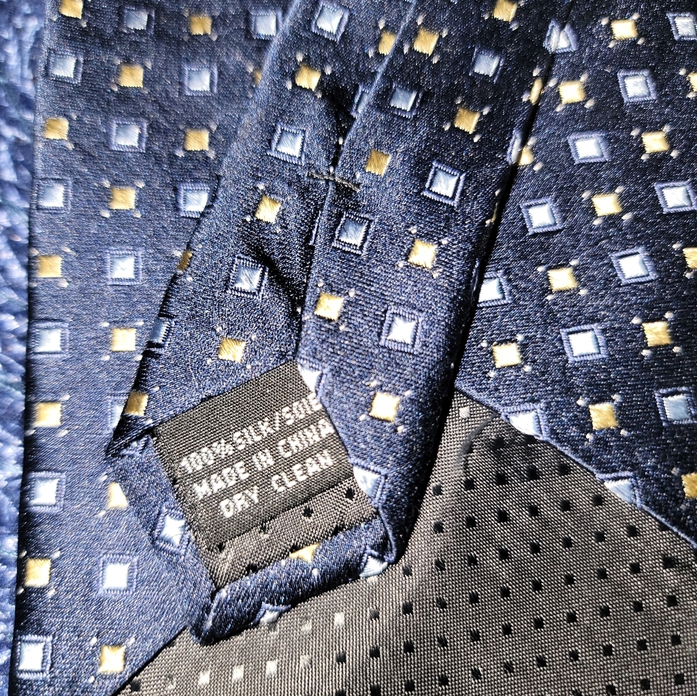 Mens Van Heusen Silk Navy Blue Tie - Picture 2 of 3